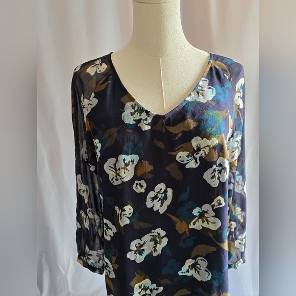 Cabi Pirouette Floral V-Neck Shift Dress Long-Sleeve Ruffle Hem Blue Multi Sz XS - Picture 3 of 14